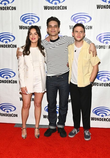 Elizabeth Henstridge pornstar erotic picture