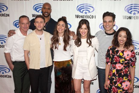 Elizabeth Henstridge pornstar erotic pic