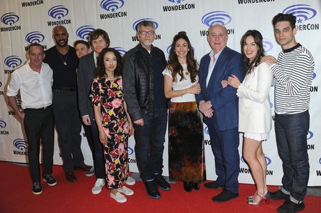 Elizabeth Henstridge exclusive star images