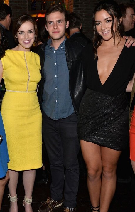 Elizabeth Henstridge hot actress pic