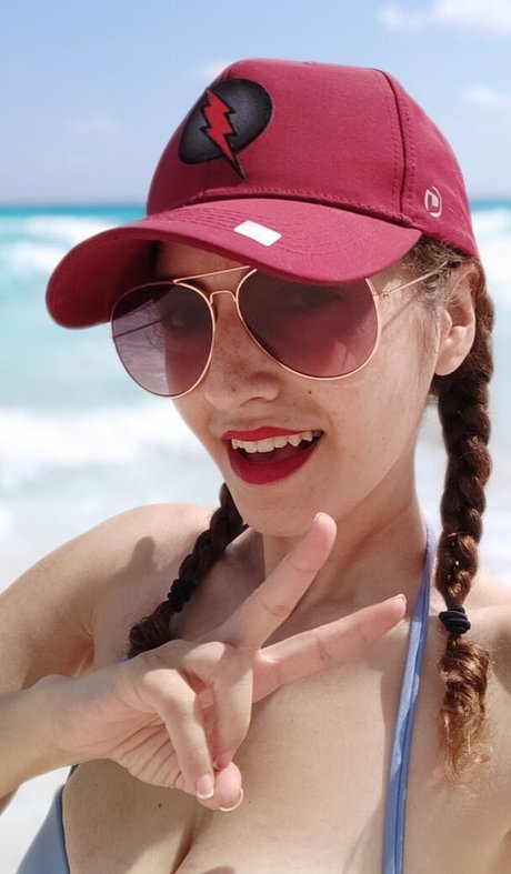 Nina Infinity beautiful actress image