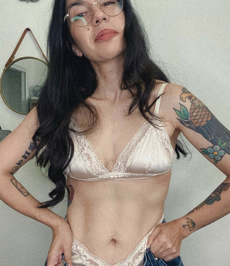 Sownny model nice picture