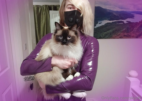 skyr4t exclusive model photo