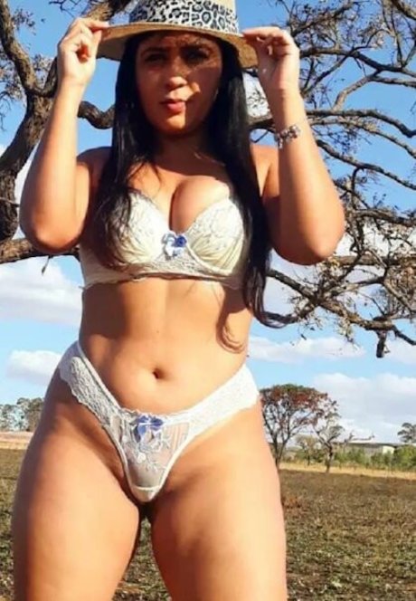 Lia Castro nude actress pic