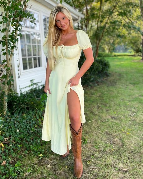 Annie Agar perfect pornstar pics