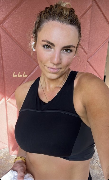 Annie Agar high quality model pic