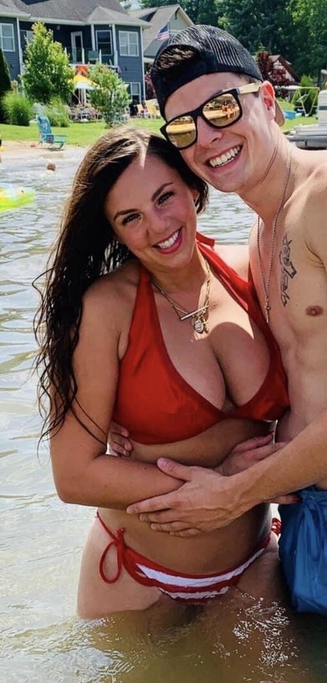 Annie Agar pretty star img