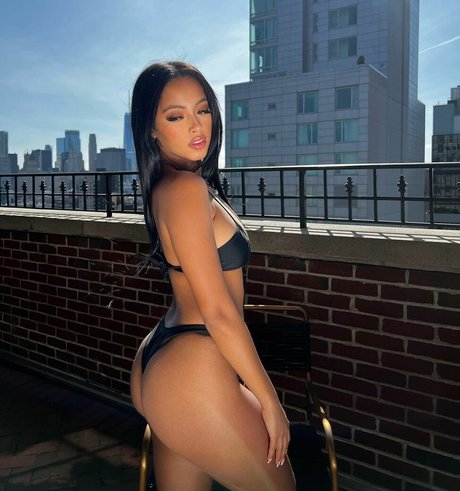 jonica nice model image