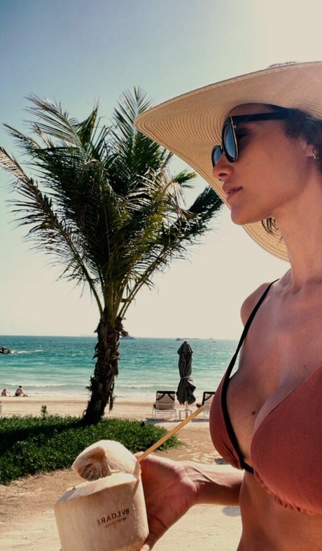 Debora Nascimento naked model photo