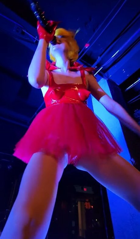 Tessa Violet nude star photos