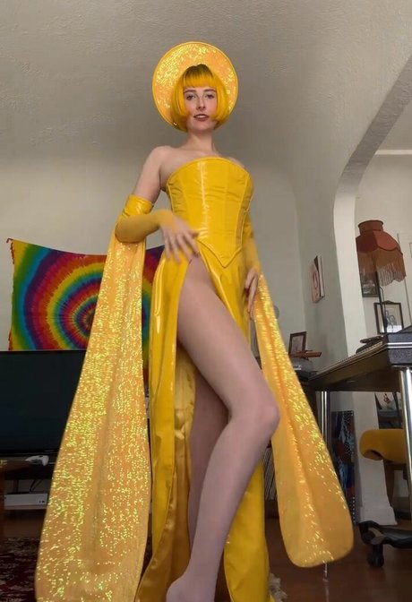 Tessa Violet star naked photos