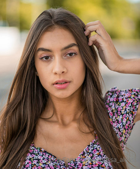 Vanessa Alessia free model pics