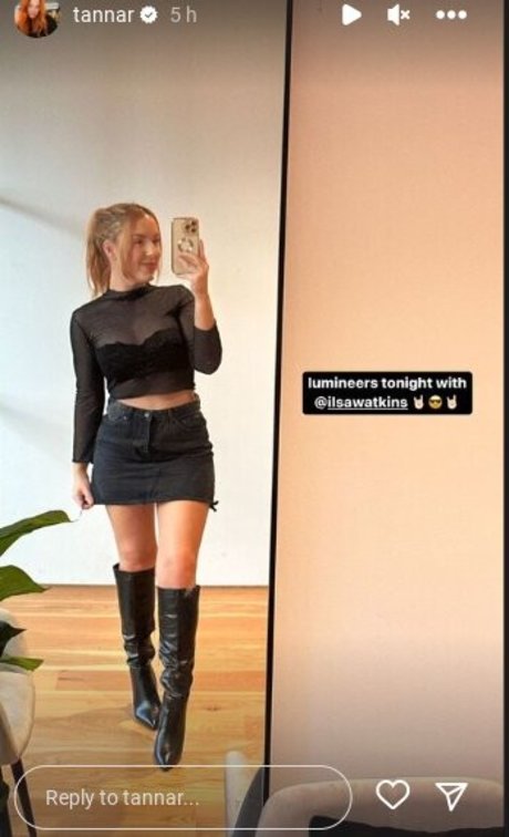 Tannar Eacott model nude photo