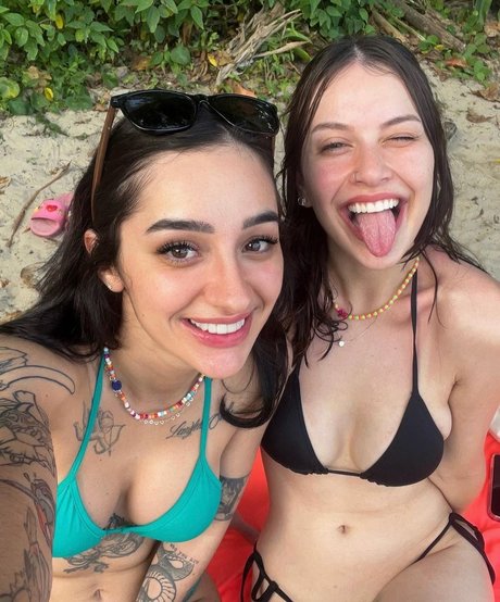 Caputile sex model pics