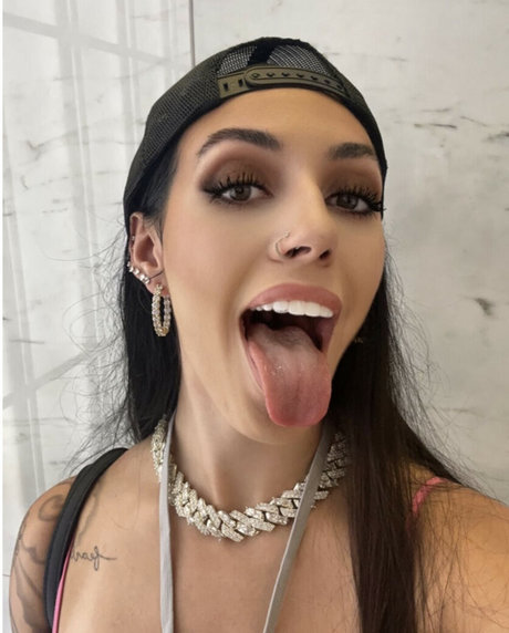 Tori Ortiz art model img