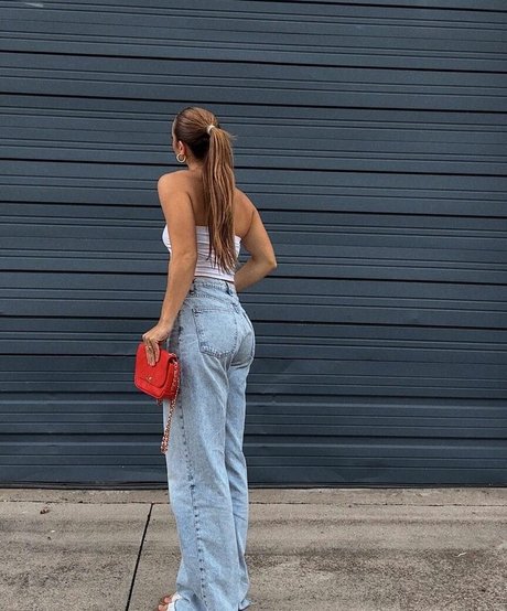 Kylie Holbeck sexy model photo