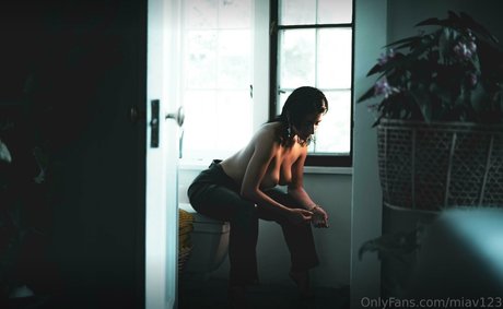 Mia Valentine xxx pornstar photo