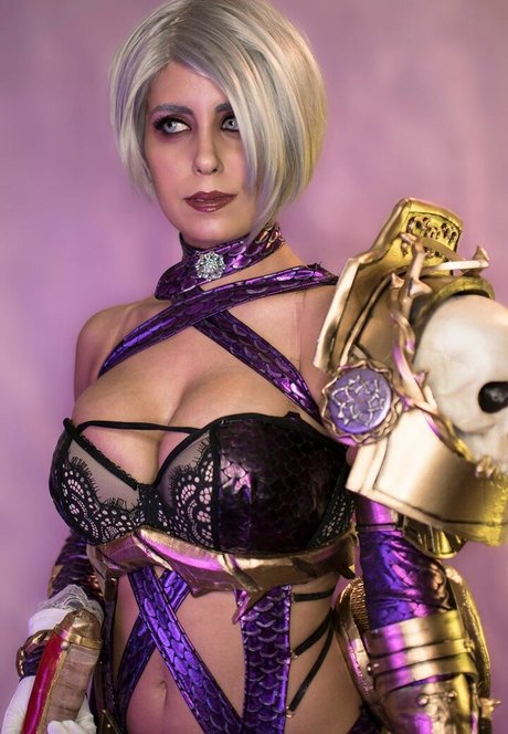 Khainsaw model naked images