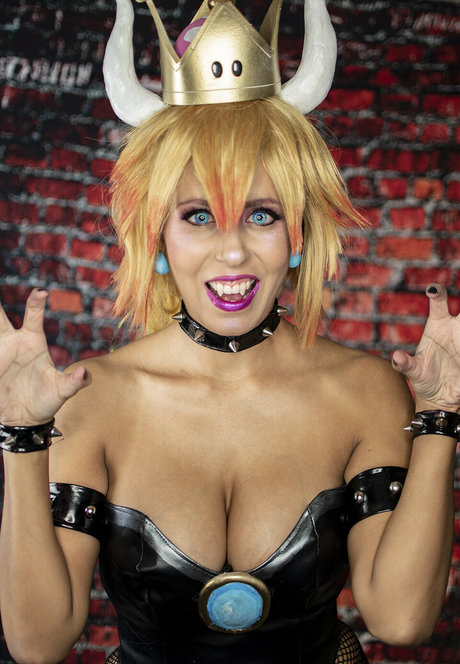 Khainsaw model erotic galleries