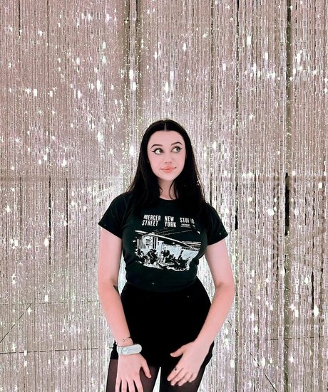 LivBev xxx actress archive