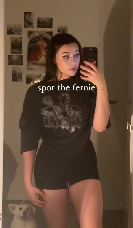 LivBev model naked image