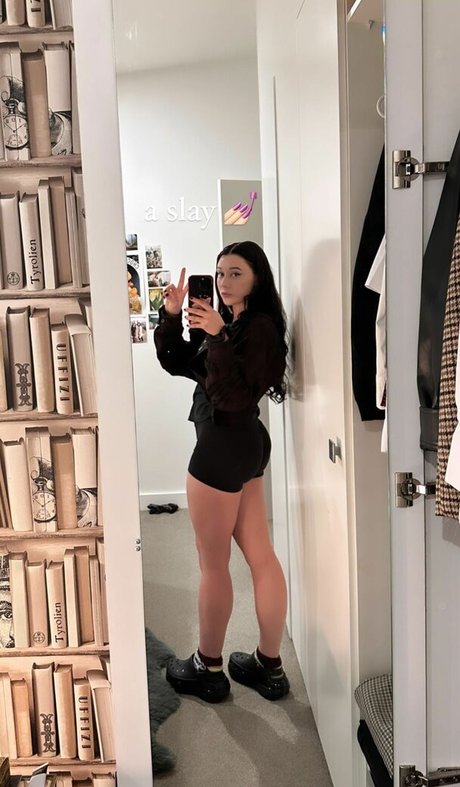 LivBev model porn img