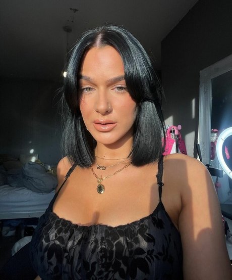 Louise Reid naked actress pics