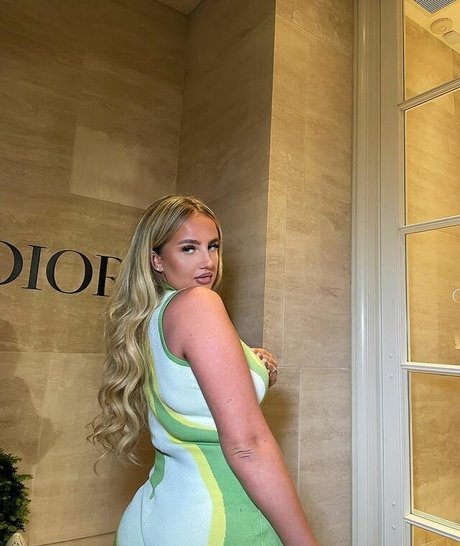 LAURA GOLD star high quality photos