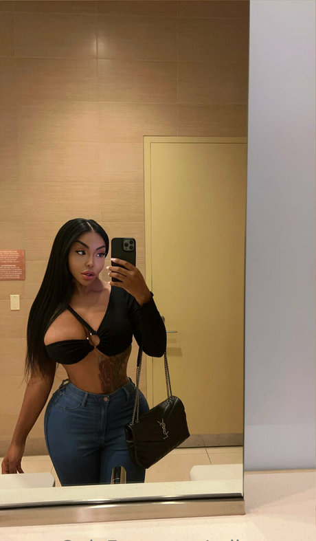 erikayrose star sexy photos