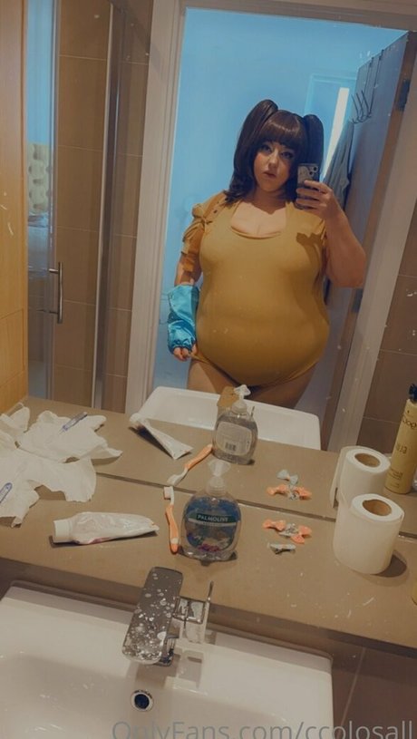 ccolosall star nude pics