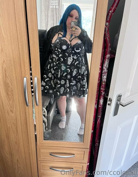 ccolosall adult model photos