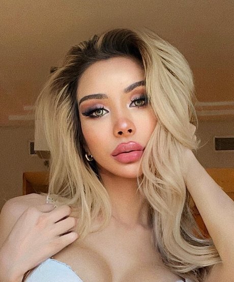 Pinky Fox pornstar beautiful photos