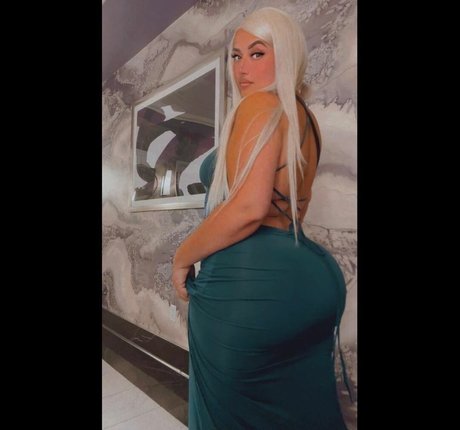 WhiteGirlRoseee model hd image