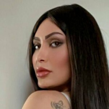 shiraz karam sexy model image