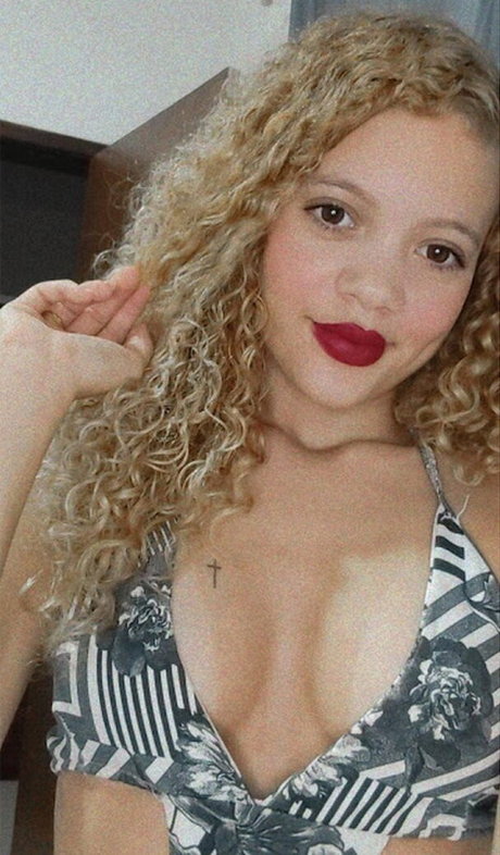 Yasmin Alves high quality model img