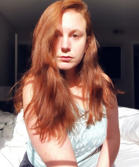 Ashleigh Burton exclusive model pic