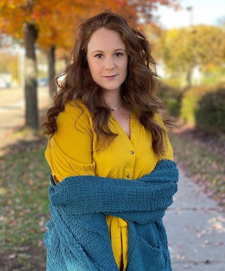 Ashleigh Burton sex model img