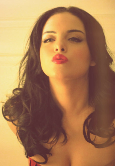 Elizabeth Gillies top actress img