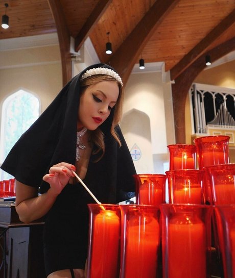 Elizabeth Gillies star pornographic pictures