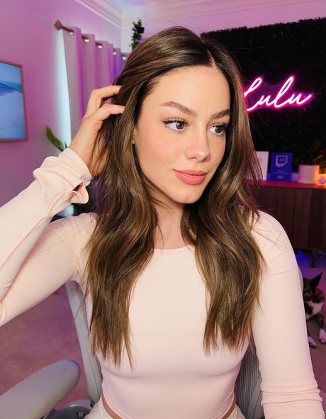 LuluLuvely hd pornstar pics