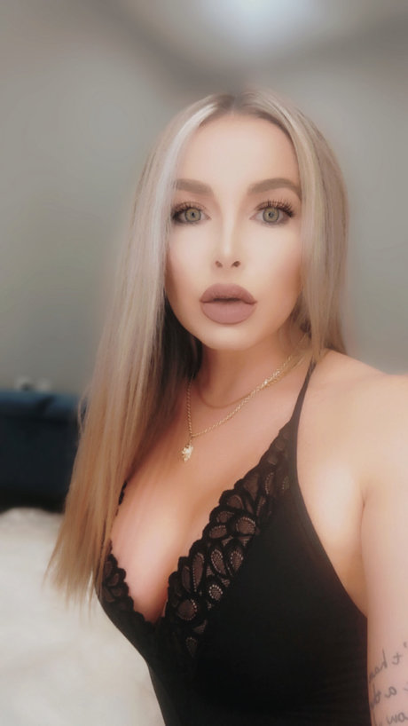OliviaLoveVIP_ best pornstar img