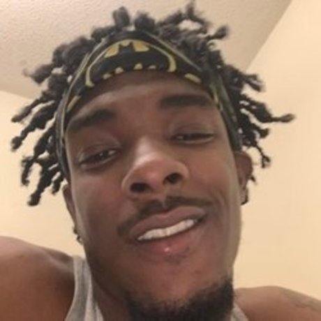 IEatPussy star naked pic