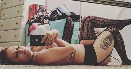 Nova Skye star free img