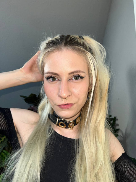 Kinky Nora best actress pics