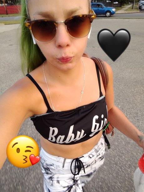 SoLoNoNo nudes actress picture