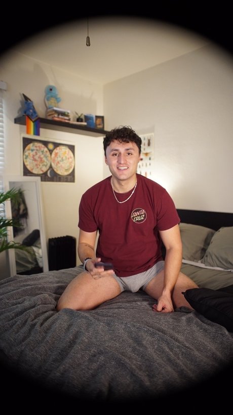 Noah Winters Official model top pictures