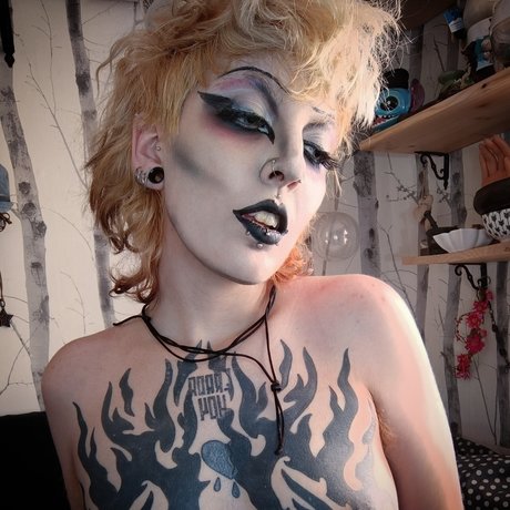 Nixiie Quinn pornstar nude images