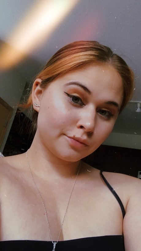 Nina Olivia pornstar img