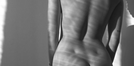 Osobennaya model art gallery