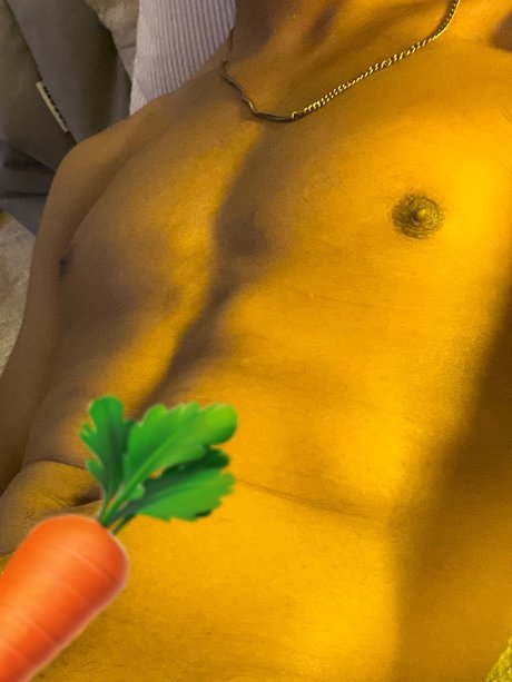 OMNILON naked actress pics